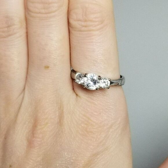 Vintage Classic Three Stone Rhinestone Ring, Size 8.5 Silver Tone Band, Estate - Picture 1 of 6